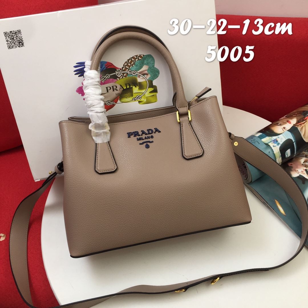 Pra*a shopping bags